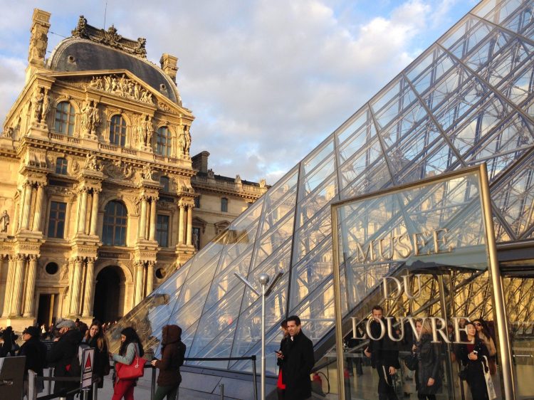 Entrance Musee du Louvre